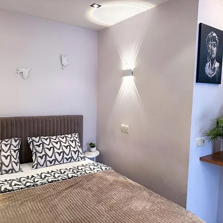 Gambit Apartments *
